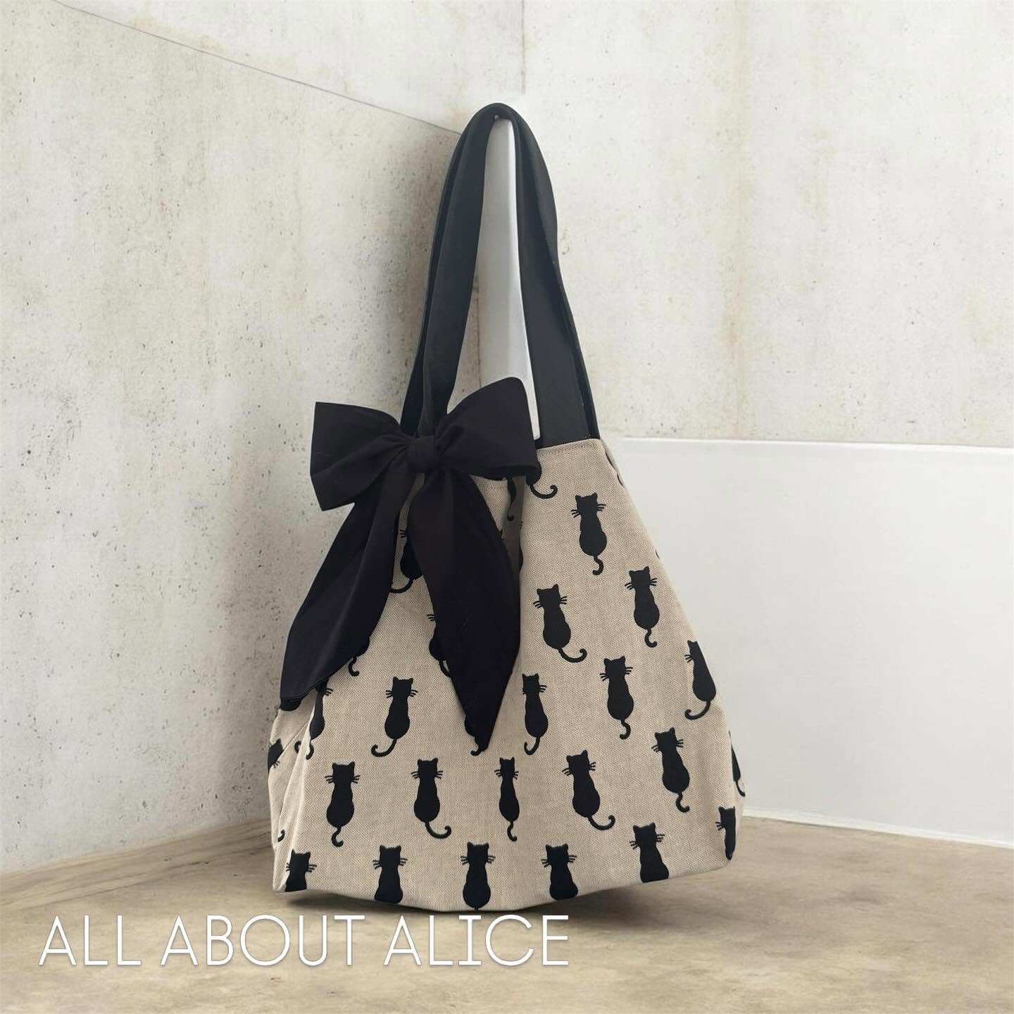 Daisy Slouch Bag | Black Cat Print